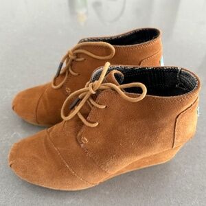 TOMS Women's Size 7 Brown Suede Ankle Lace Up Wedge 2.5" Booties